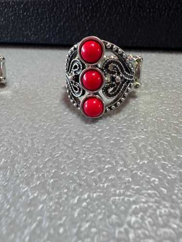 Red stone and filigree ring - paparazzi